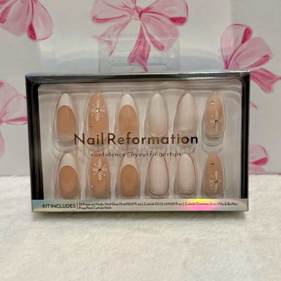 Nail Reformation Other - Nail Reformation 32 Press On Nails French Snowflake Design Almond Shape